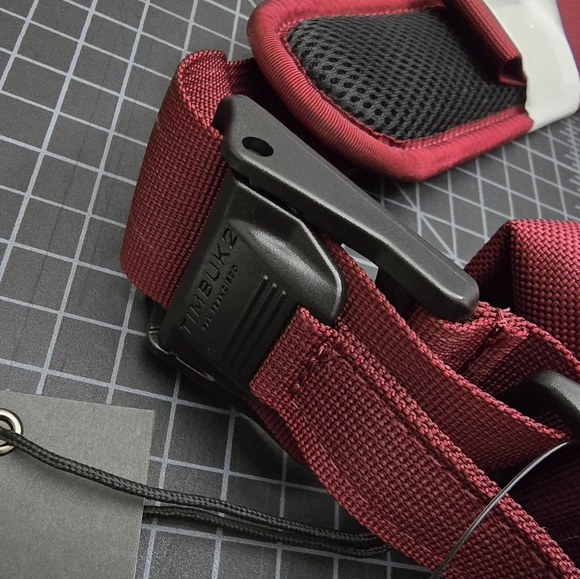 TIMBUK2 CLASSIC MESSENGER - ECO COLLEGIATE RED - Picture 11 of 16